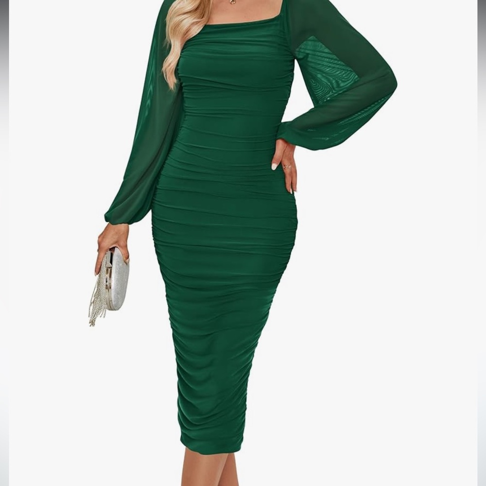 Zesica Elegant Green Ruched Dress. NWT. Size medium